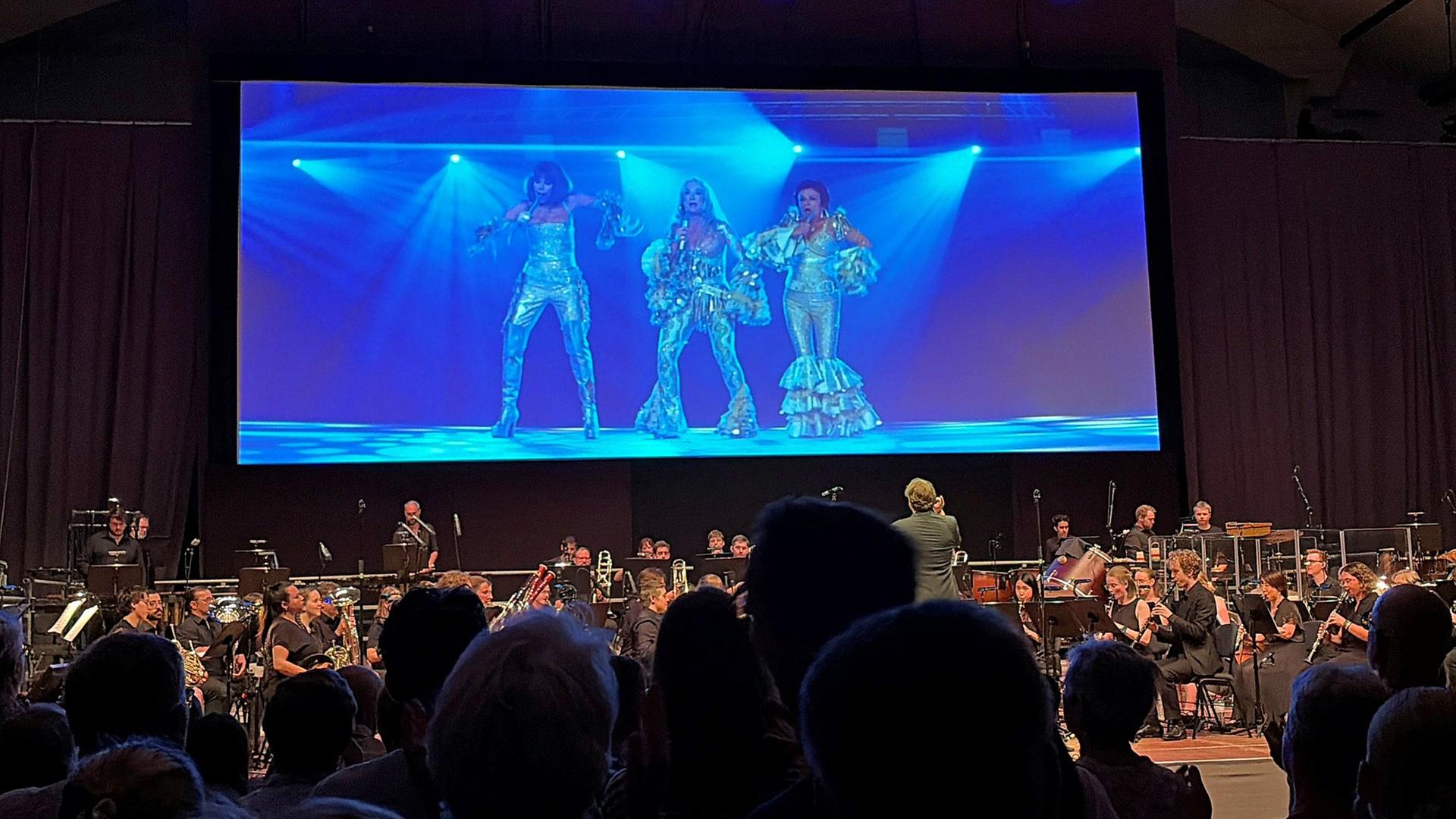 "Mamma Mia" beim SHMF: Filmklassiker mit Live-Musik und Ohrwurm-Garantie