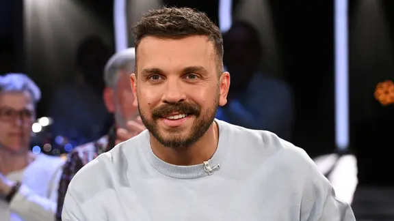 Der Schauspieler Edin Hasanovic ist zu Gast in der NDR Talk Show am 3. Oktober 2025.