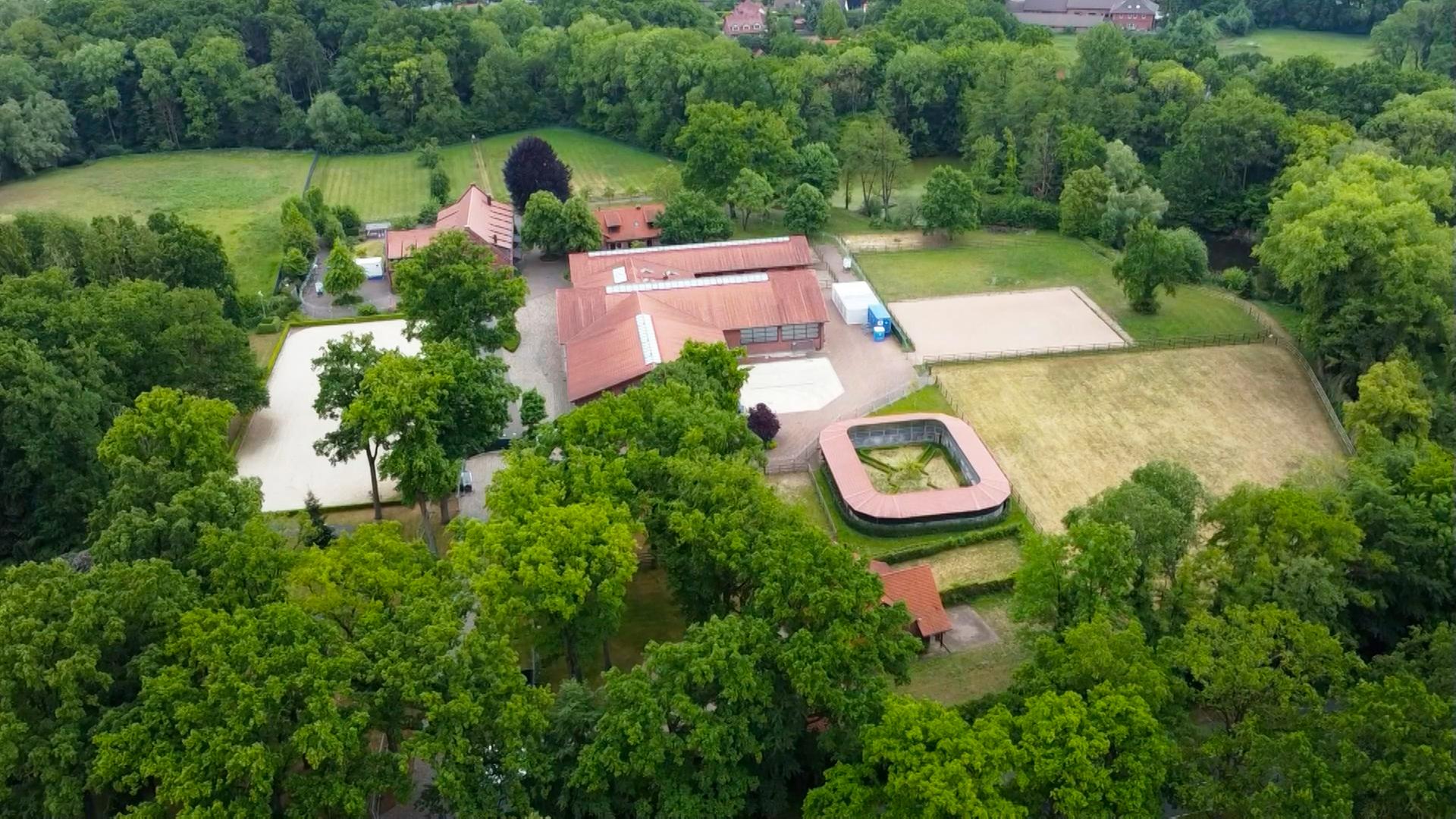 Drohnenaufnahme: Eine umgebaute Reithalle in Verden: Hier wird der Prozess gegen Daniela Klette fortgesetzt. | TeleNewsNetwork