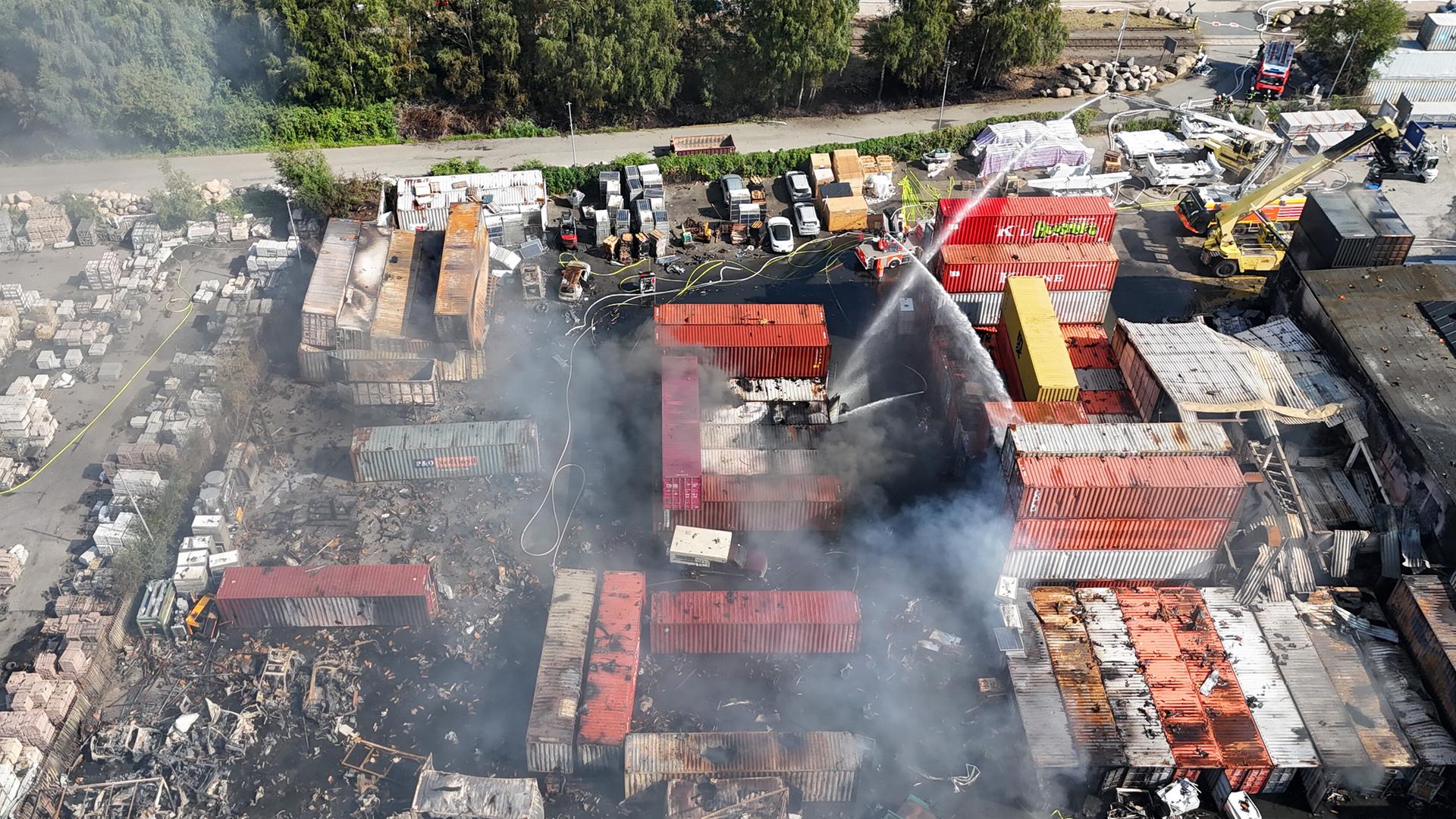 Nach Großbrand im Hamburger Hafen: Die Arbeiten gehen weiter