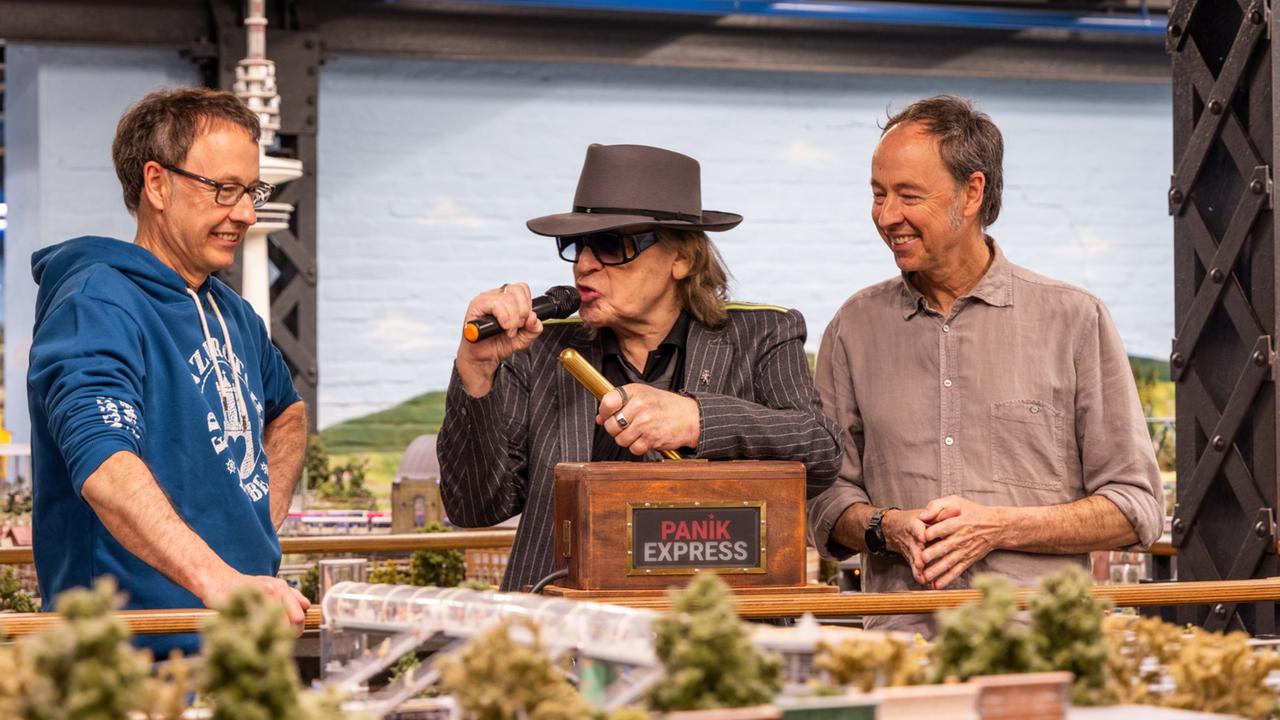 Udo Lindenberg mit den Miniatur Wunderland Gründern Gerrit und Frederik Braun