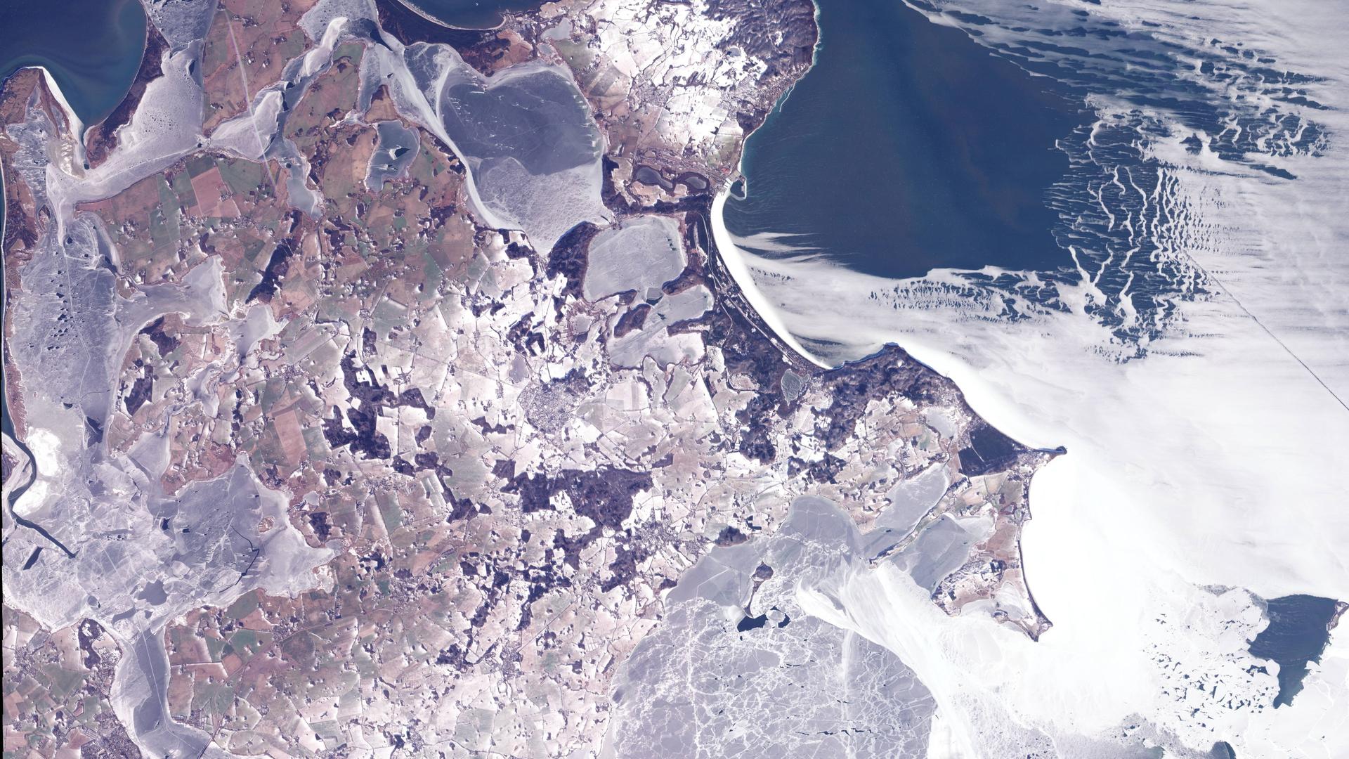 Eis vor Rügen: Sogar aus dem All ist das Packeis zu sehen