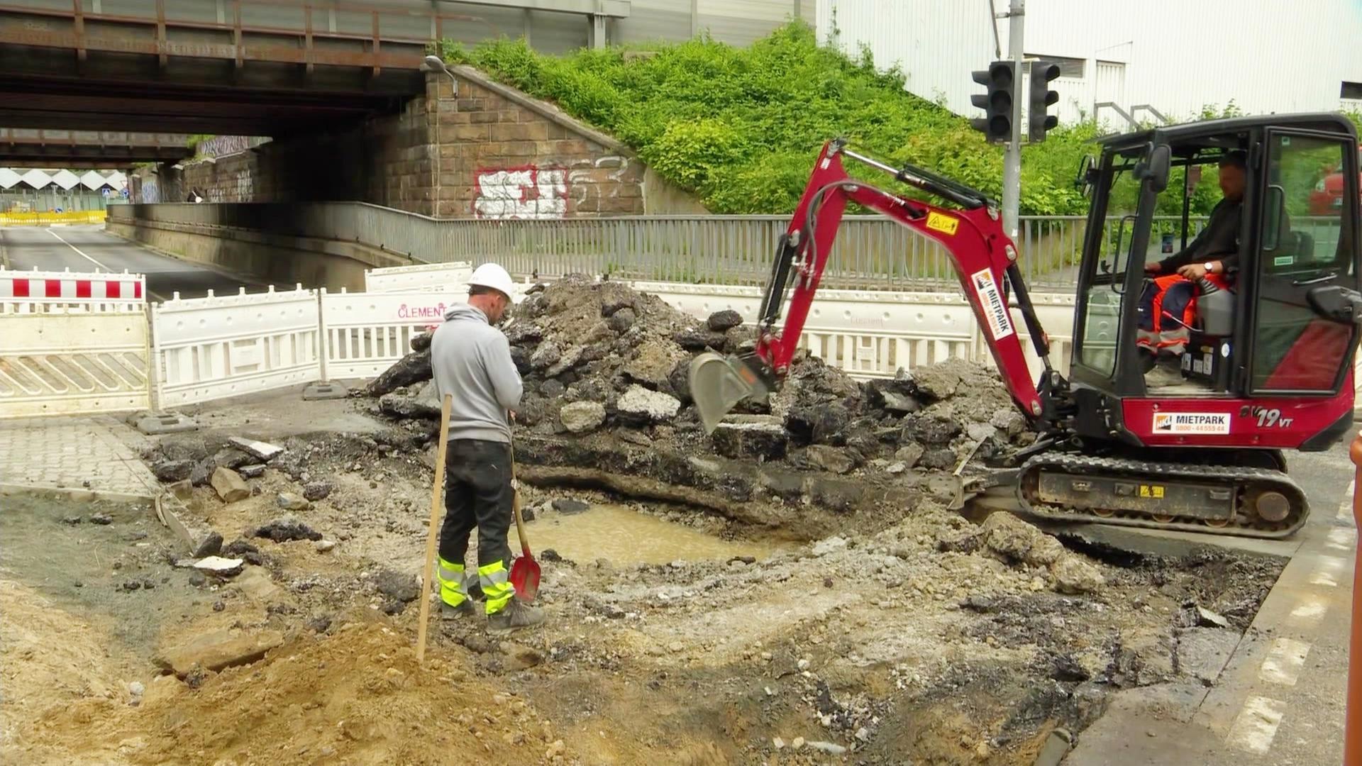 Bad Oldeslohe: Abgesackte Straße sorgt im Internet für Spott