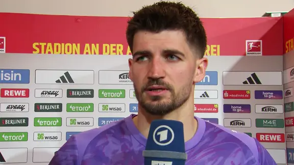 St. Paulis Torwart Nikola Vasilj im Interview.