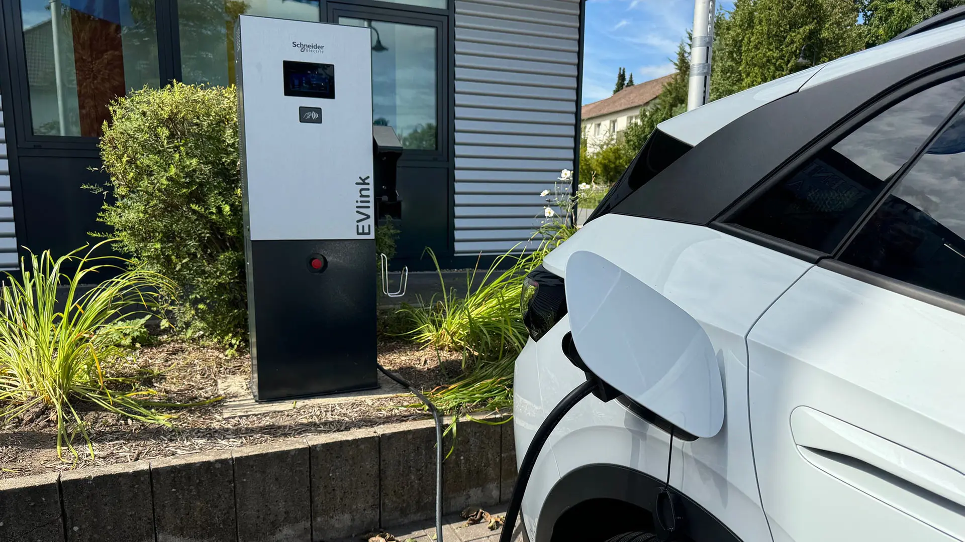 Wer von der neuen E-Auto-Förderung profitieren könnte | ndr.de
