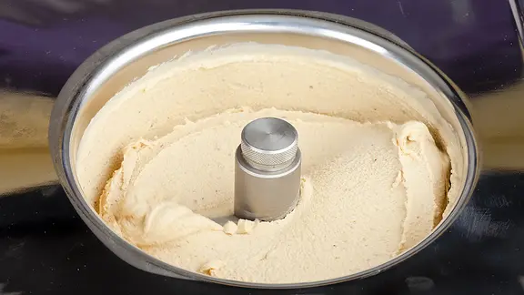 Eismaschine: Mit Kompressor, Kühlmodul oder Messer?
