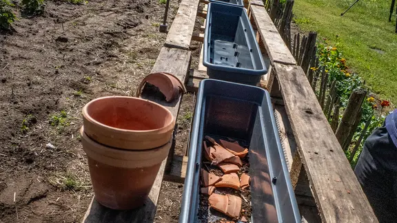 Zweite Ebene im Gemsebeet: Beet auf Stelzen fr Erdbeeren bauen | ndr.de