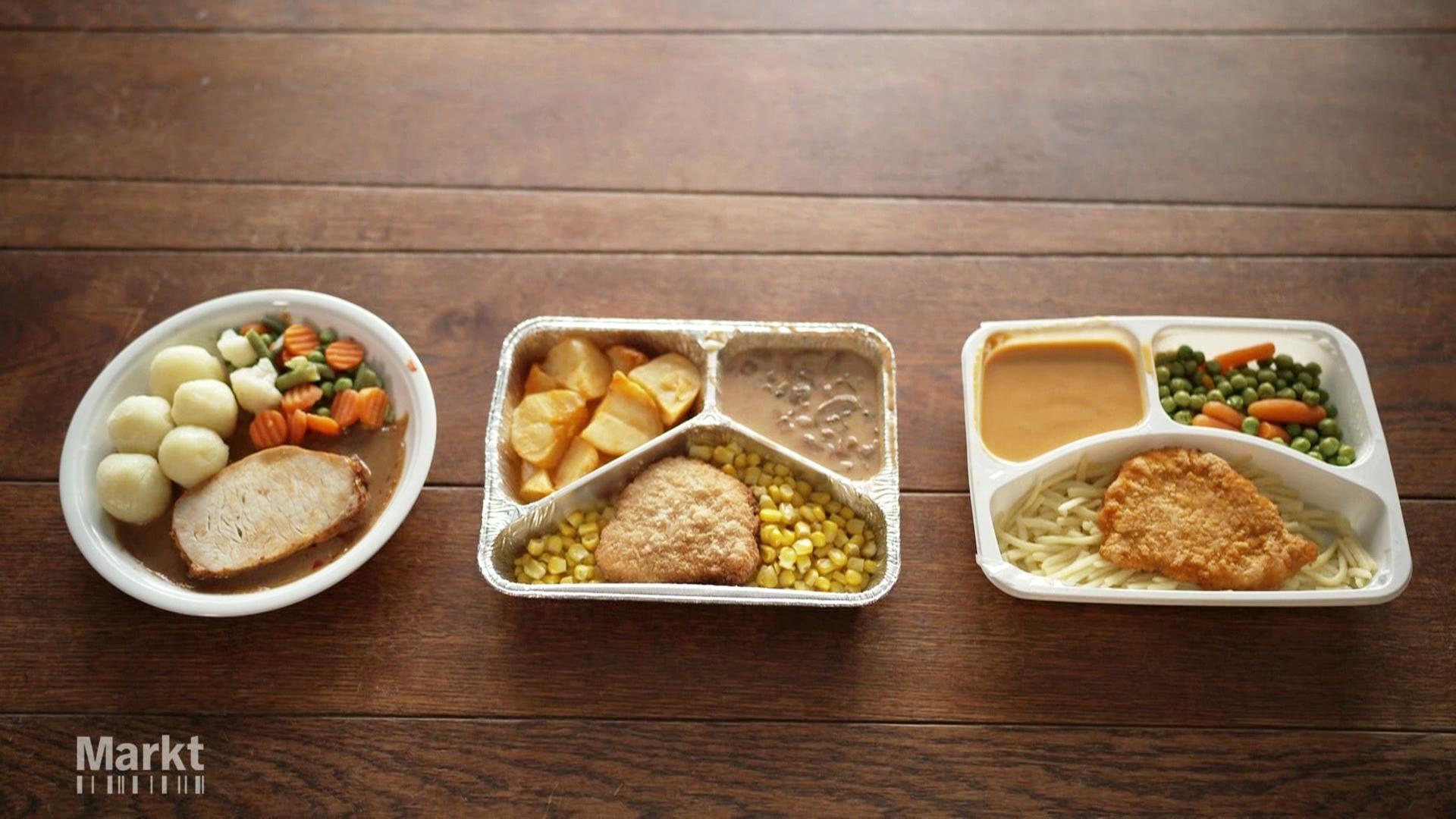 Drei Fertigmenues stehen auf einem Tisch. | Screenshot