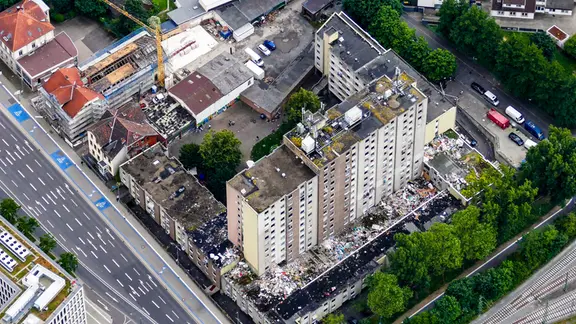 Das Hochhaus in der Groner Landstraße 9a in Göttingen mit einer Drohne aus der Luft fotografiert