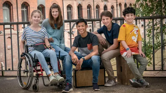 Gruppenbild in der Speicherstadt: Pippa, Lou, Jet, Rafa, Milan