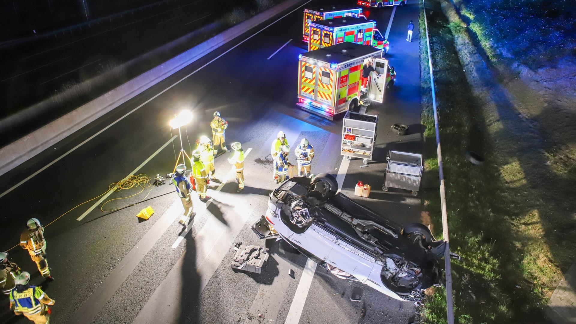 Nach Unfall am Abend: Stundenlange Sperrung auf der A7 bei Quickborn