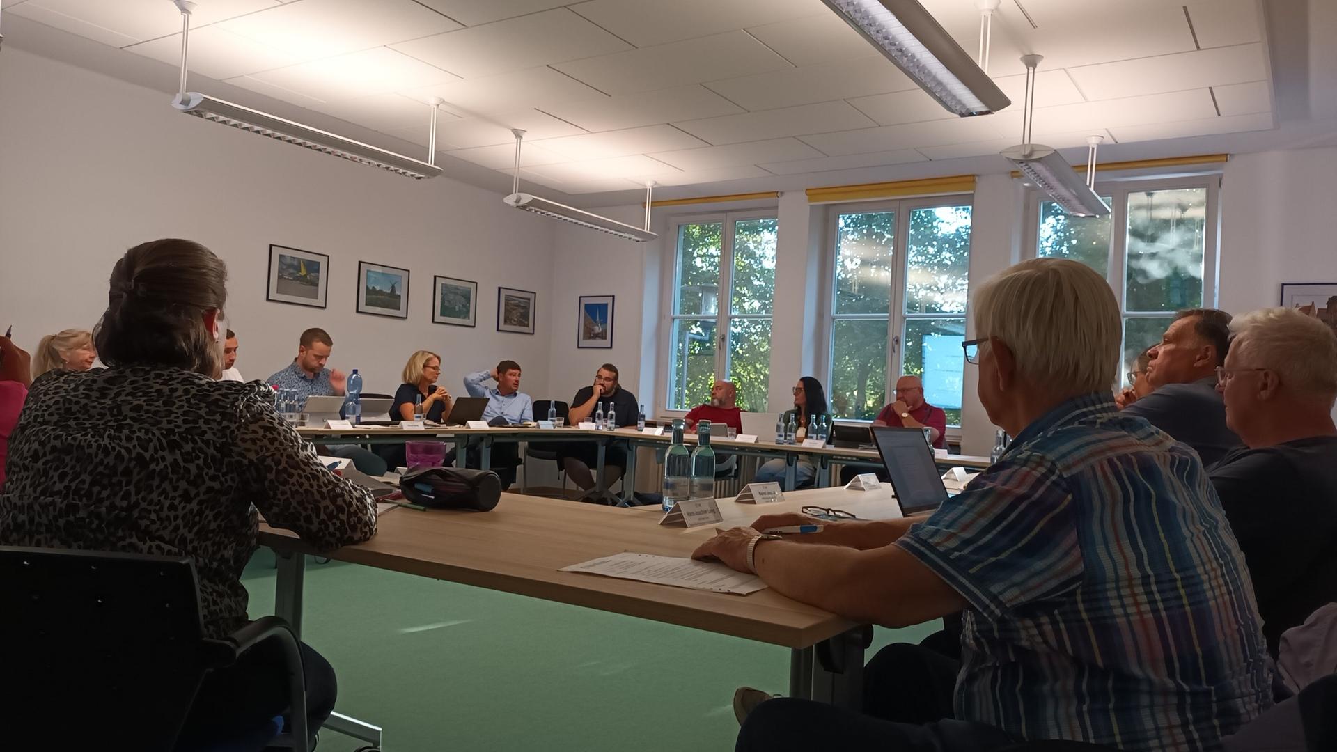 19 Millionen Minus: Land droht Landkreis Rostock zu entmachten