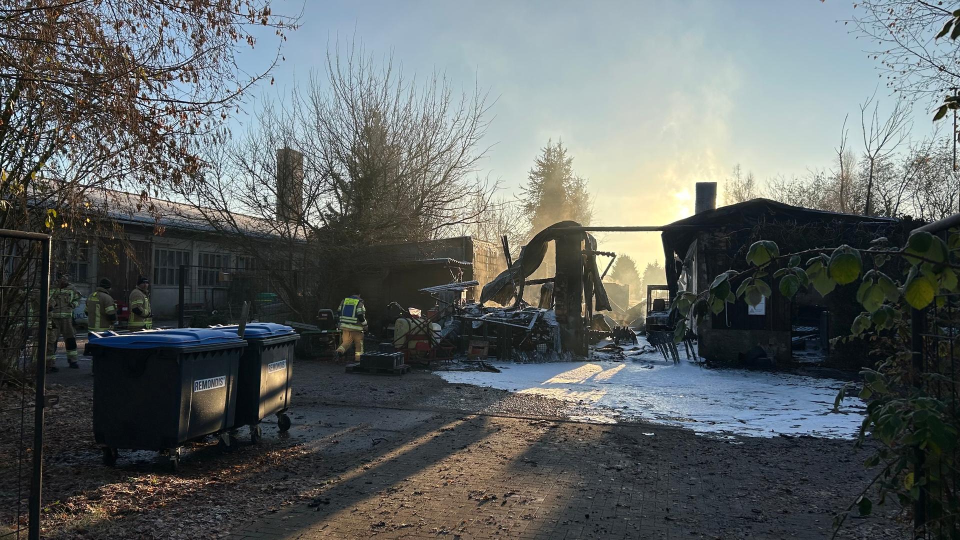 Explosionsgefahr gebannt: Brand in Lagerhalle in Crivitz gelöscht