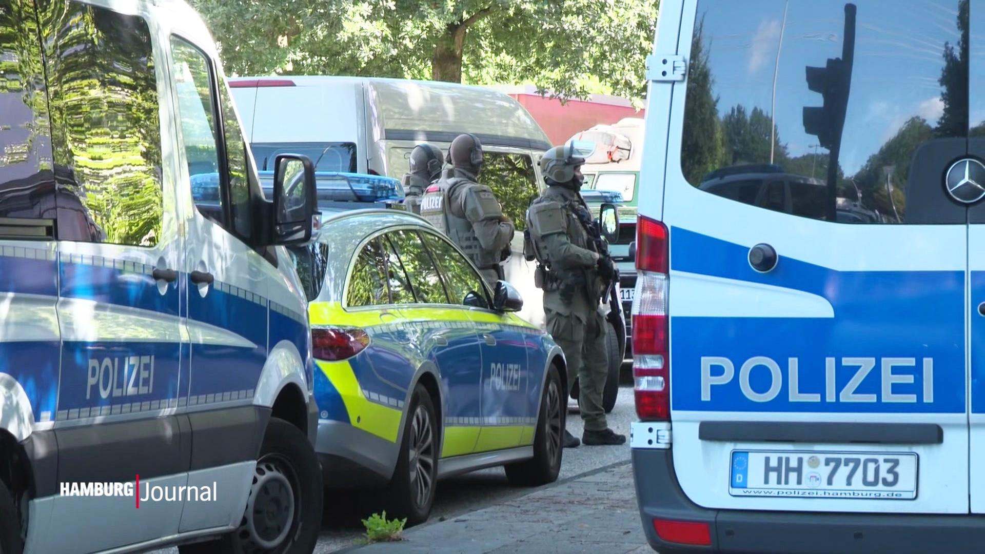 SEK-Einsatz in Hamburg-Rissen: Person mit Schusswaffe auf Balkon?