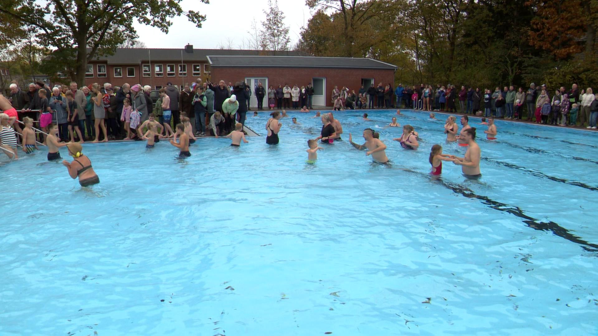 Mehrere Personen zum 