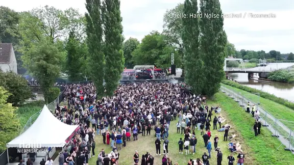 Ein Techno-Festival auf dem Land.