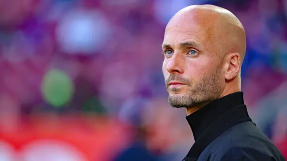 Trainer Paul Simonis vom VfL Wolfsburg | IMAGO/Philippe Ruiz Trainer Paul Simonis vom VfL Wolfsburg