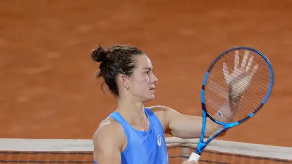 Lois Boisson bedankt sich bei den Fans am Hamburger Rothenbaum.