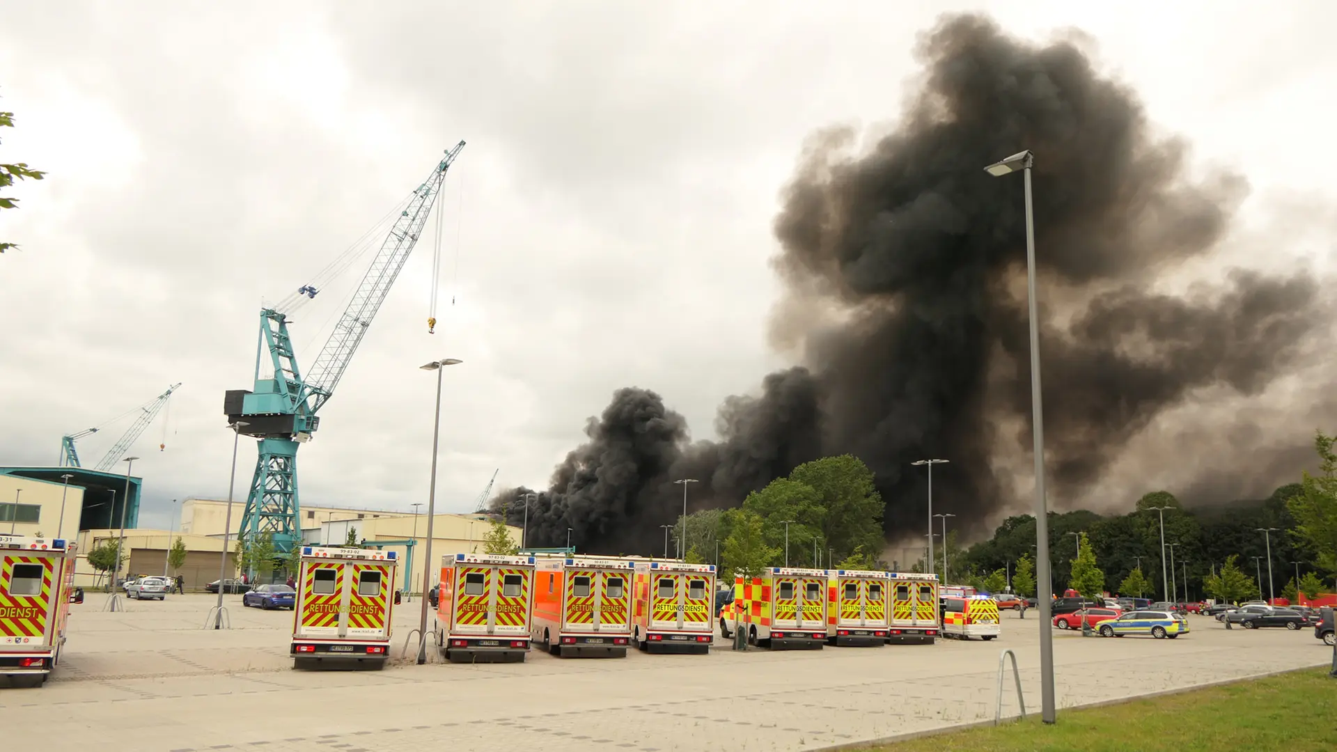 Lürssen-Werft bei Rendsburg: Großbrand durch Akkus ausgelöst