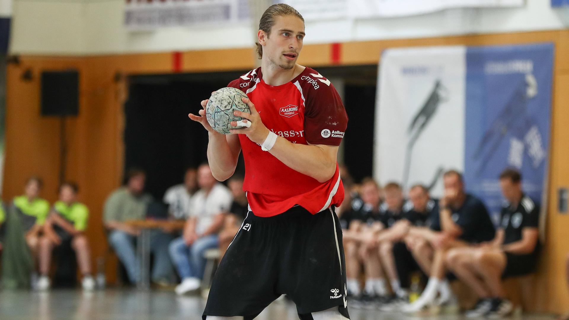 Handball-Nationalspieler Juri Knorr im Trikot von Aalborg | IMAGO / Jan Huebner
