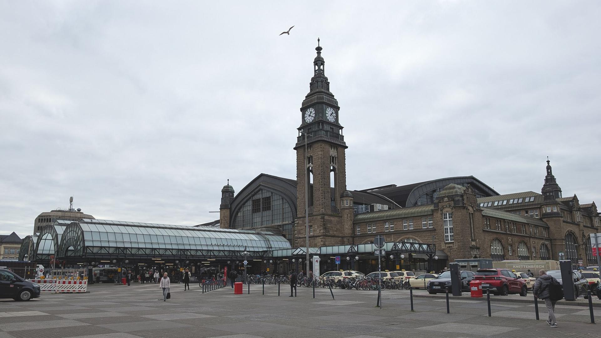 Passantin am Hauptbahnhof offenbar von Security-Mitarbeiter attackiert