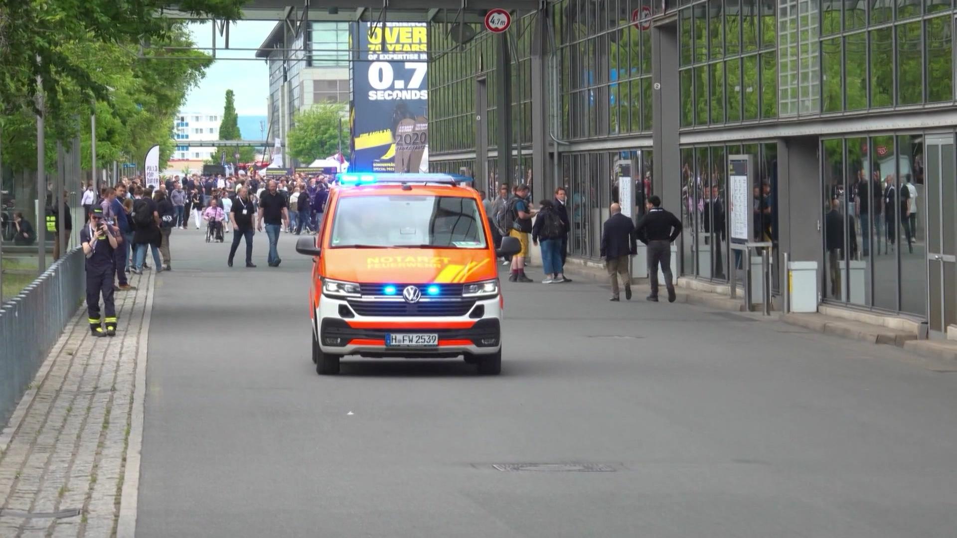 Notarztwagen auf der Interschutz: Ein Feuerwehrmann erlitt einen Notfall und starb im Krankenhaus. | NDR