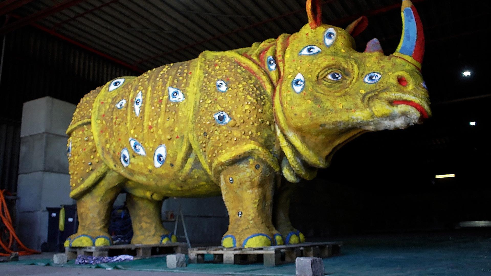 "Augen-Nashorn" kehrt zurück auf das Flensburger Rathaus