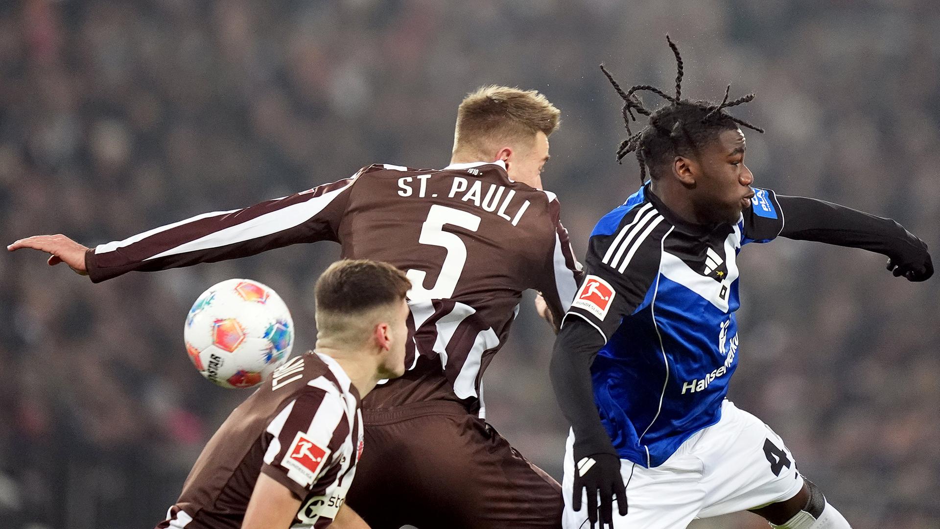 Bundesliga-Stadtderby live: St. Pauli und HSV auf Augenhöhe