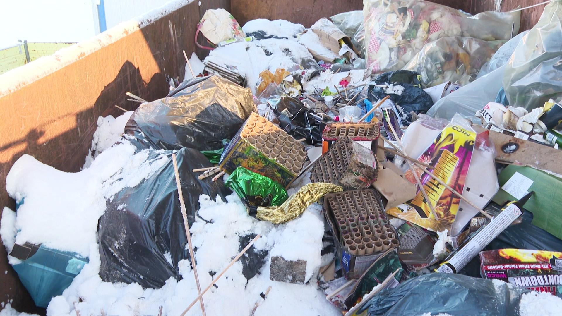 Aufräumen nach Silvester-Feuerwerk in Warnemünde