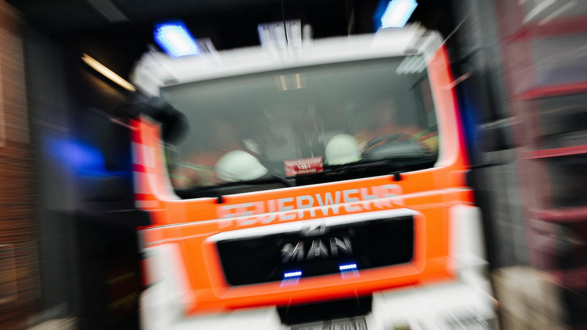 Schwerin: Brand im Eingang von Mehrfamilienhaus