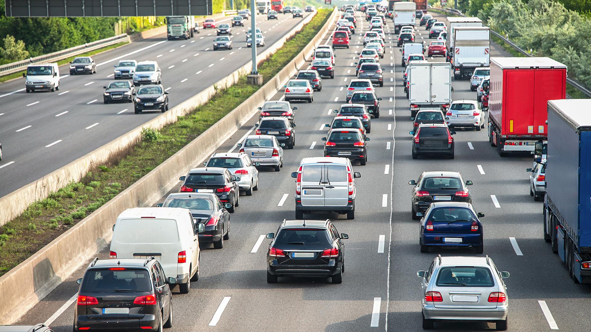 Eine Schlange Autos im Stau | Panthermedia, XXL Photo