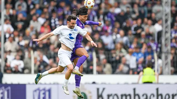 Osnabrücks Yigit Karademir (r.) und Lohnes Rilins Neziri