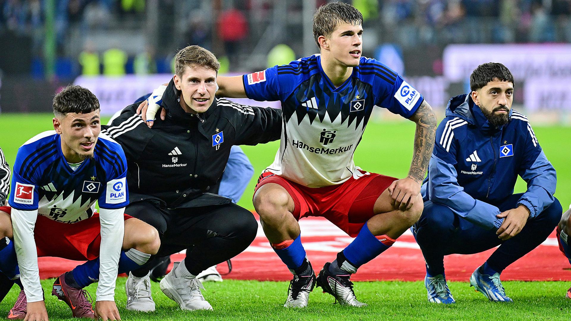 HSV-Co-Trainer Loic Favé (2. v. l.) mit Spielern der Hamburger | Witters / 	Tim Groothuis