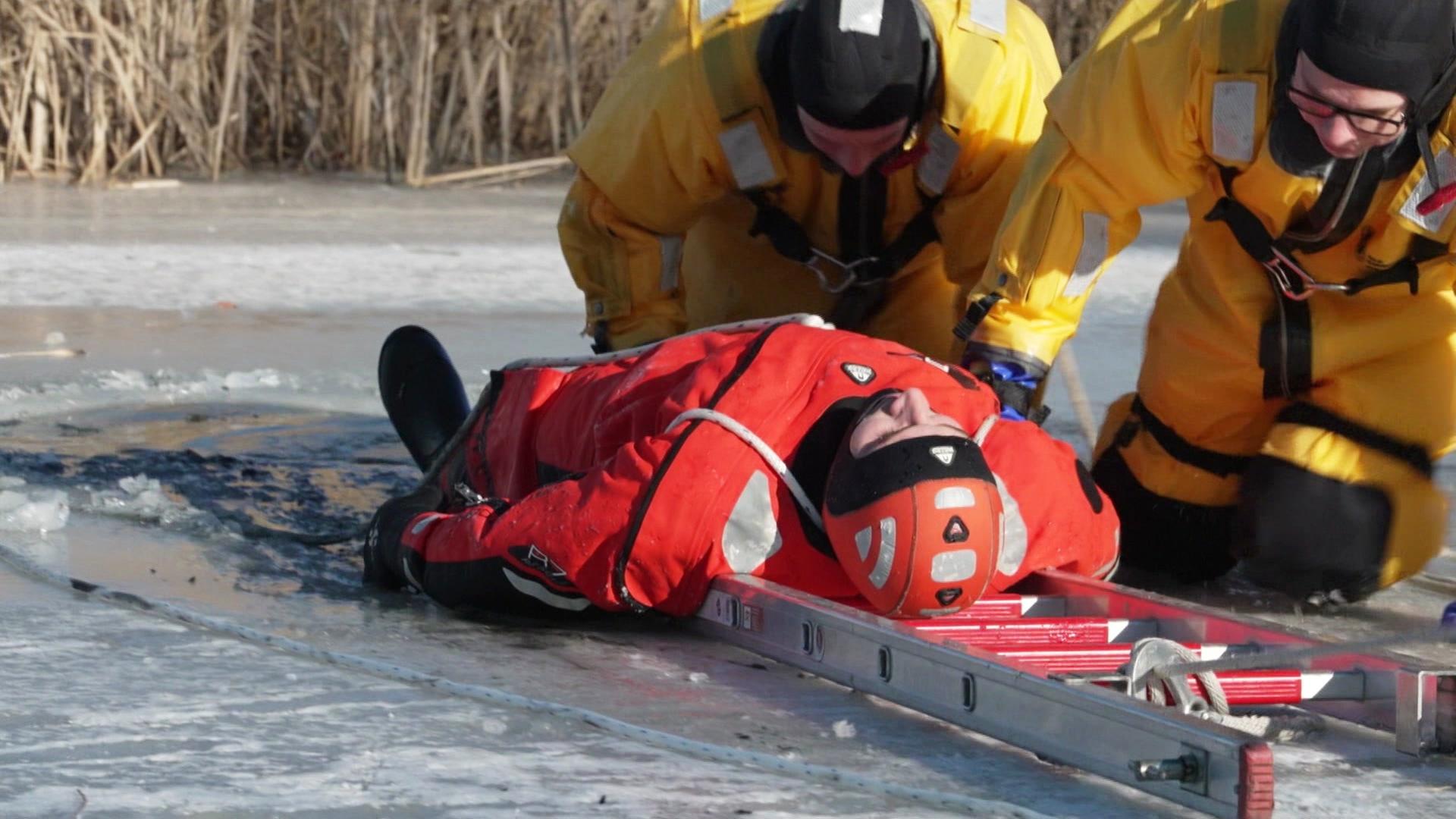 Eiseinbruch: Wie realistisch ist Selbstrettung im Ernstfall?