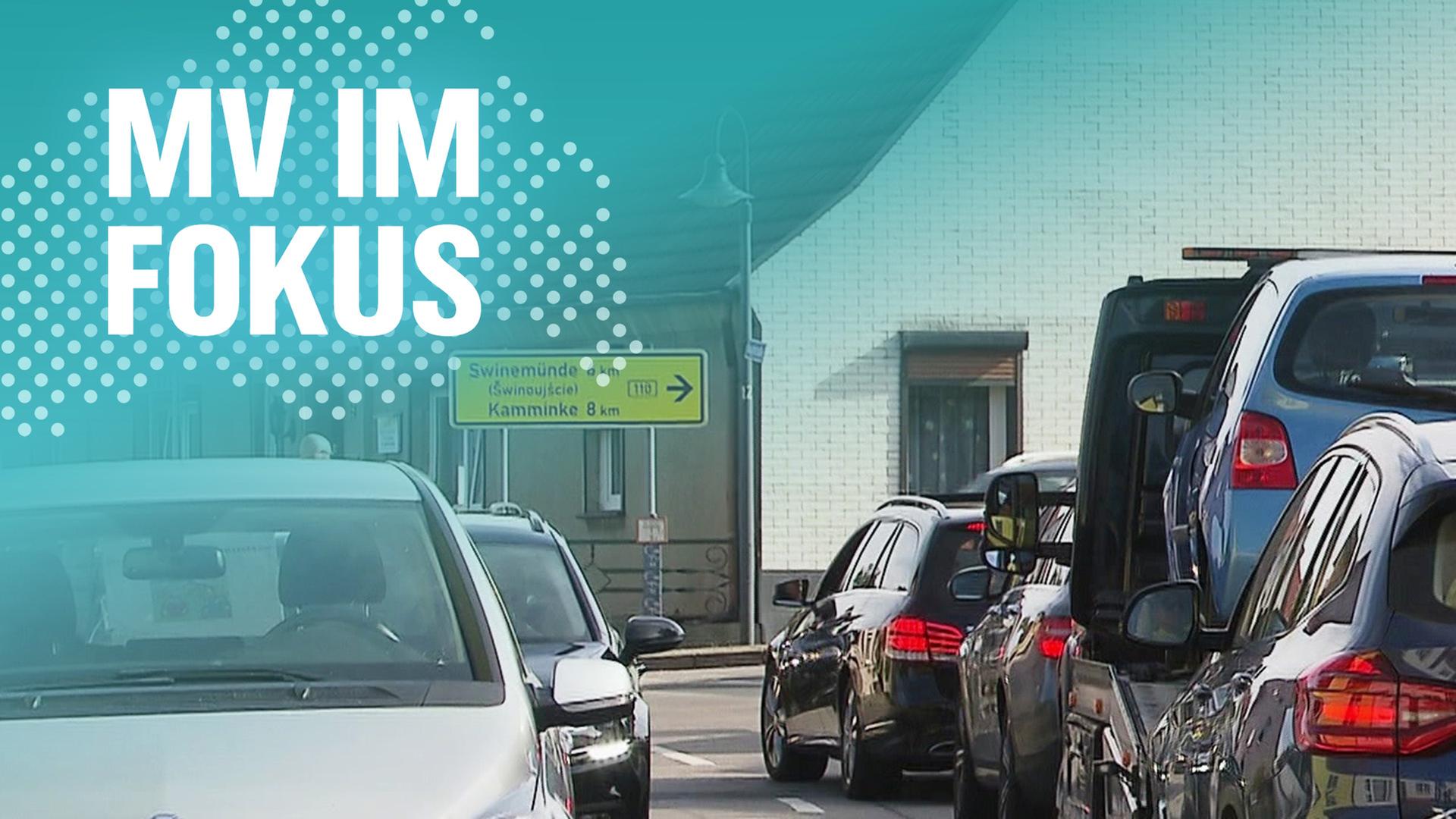 Mehrere Autos stehen in Zirchow auf Usedom im Stau. | NDR Screenshot