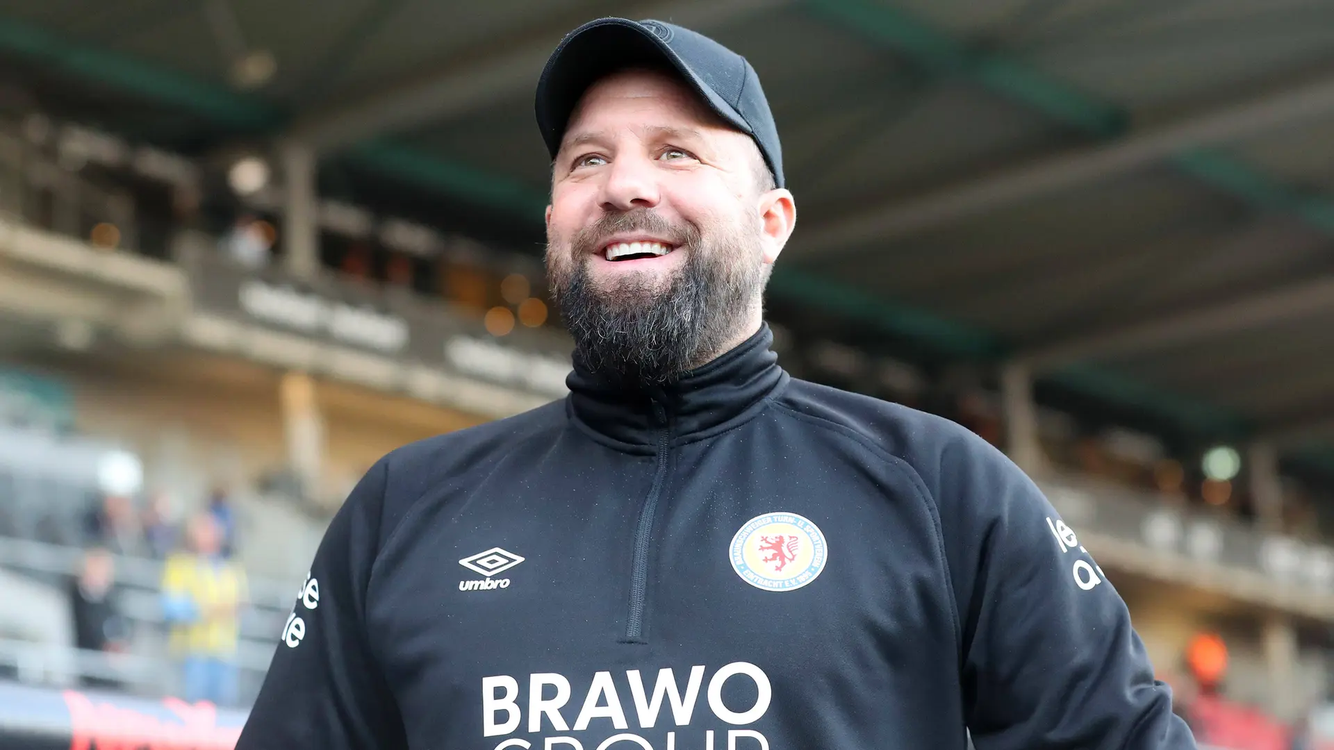 Eintracht-Trainer Backhaus: "Alles umzuschmeißen wäre fatal"