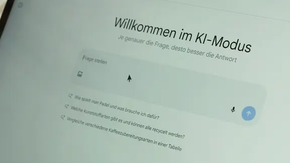 Der KI-Modus von Google funktioniert wie ein Chat, der allwissend ist. Mit Folgefragen können Sie noch komplexere Suchergebnisse erhalten. | Screenshot Ein Screenshot der Google-Seite zeigt