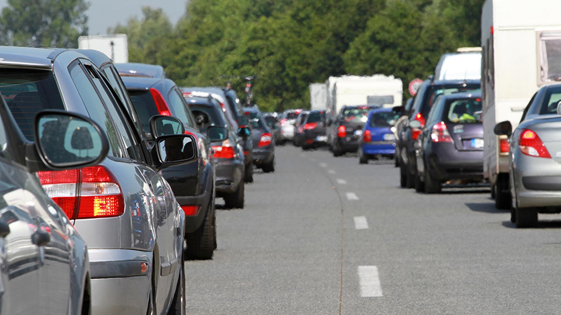 Ferienende, Baustellen, mehr Lkw: Volle Straßen im Norden erwartet