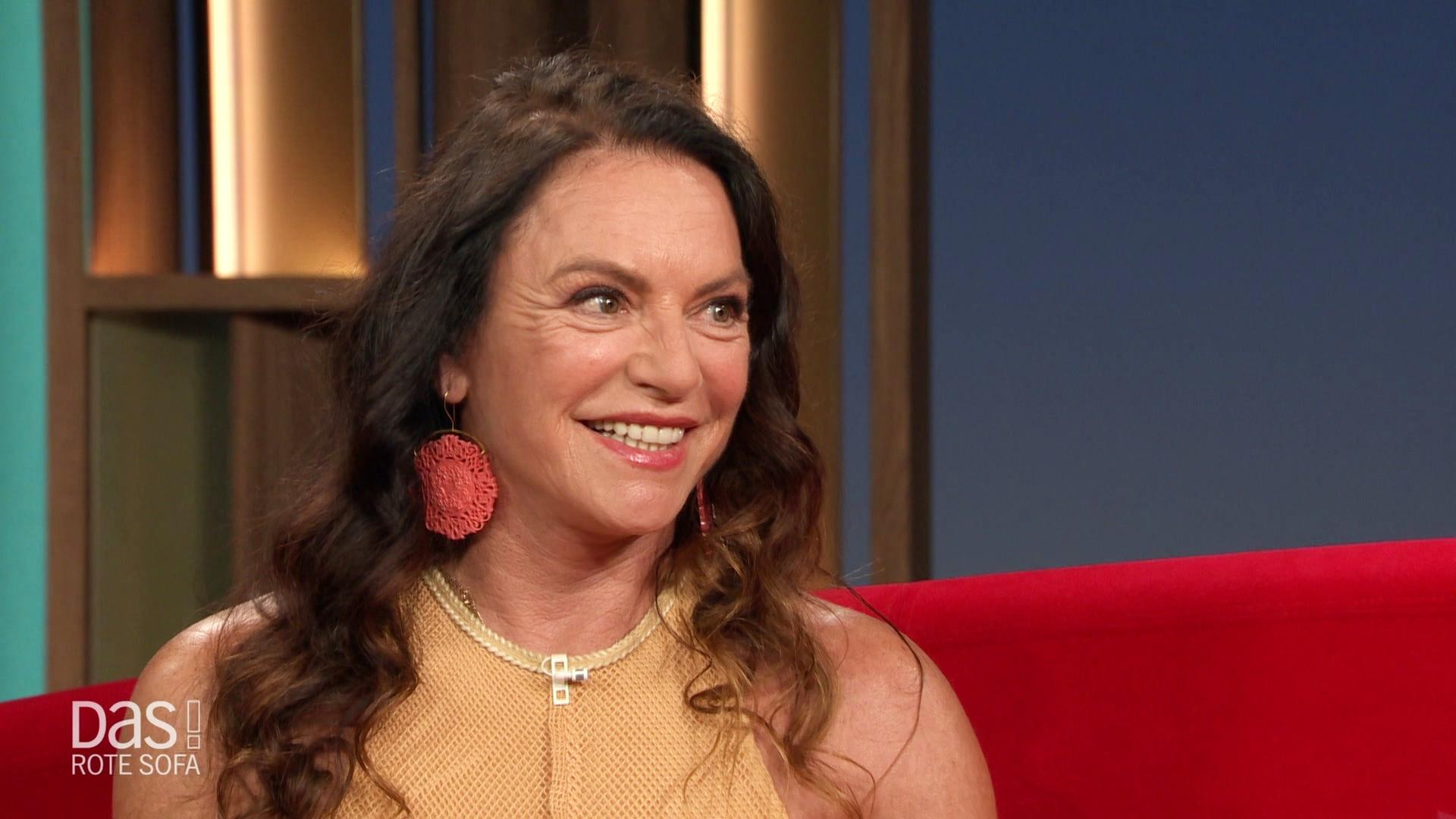 Schauspielerin Christine Neubauer auf dem Roten Sofa