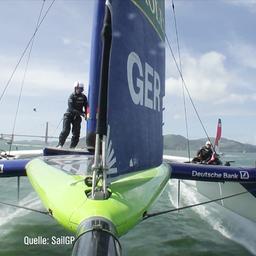 Das deutsche Team segelt bei der SailGP mit seinem Renn-Katamaran.