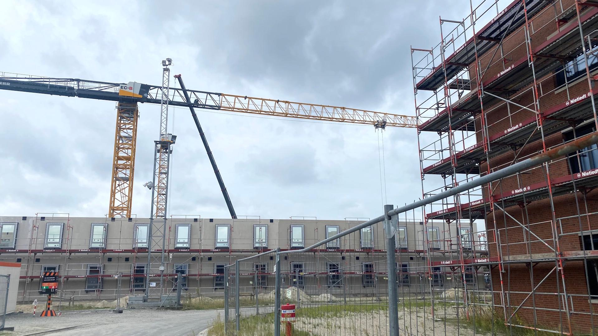 Baumaßnahmen zur Erweiterung des Stützpunkts Wilhelmshaven. | NDR, Peter Becker