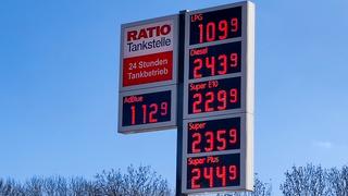 Die Preisanzeige einer Tankstelle in Osnabrück