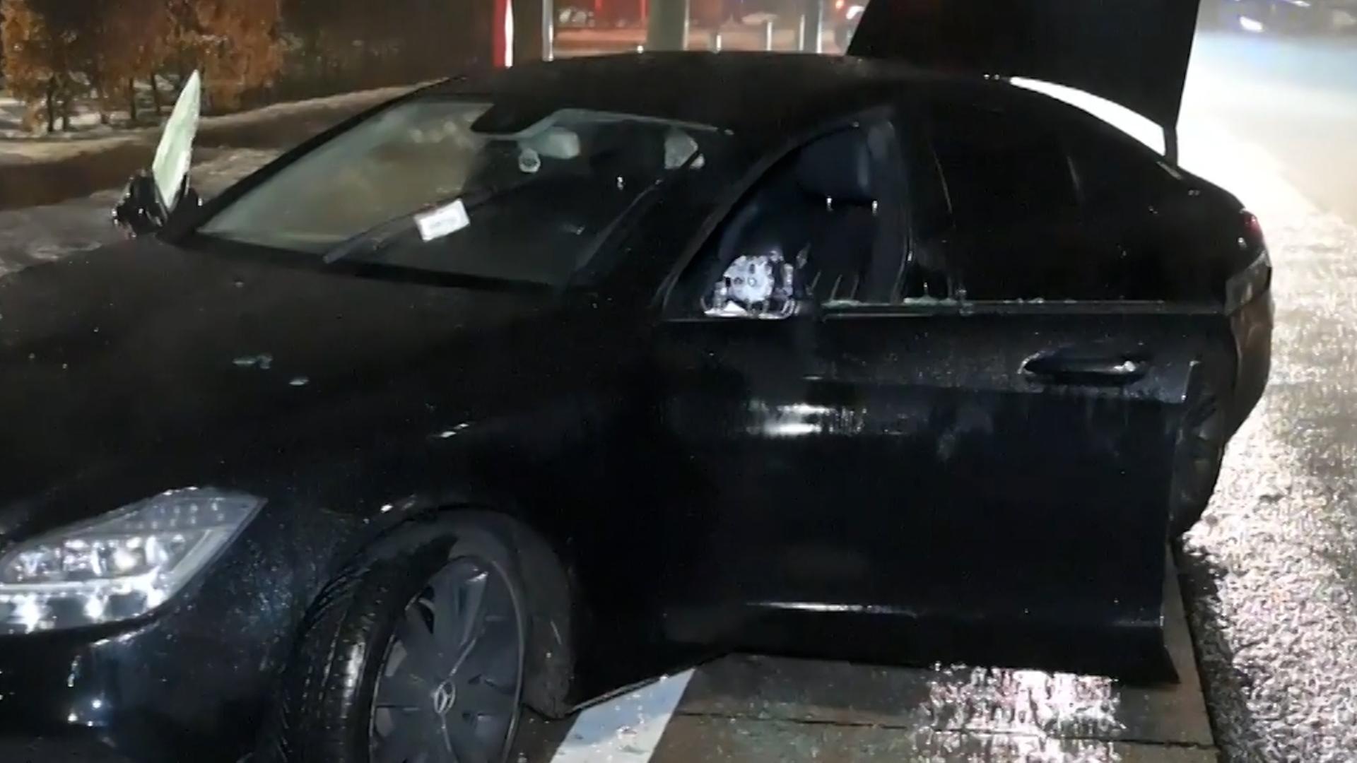 Polizei schießt in Hamburg-Tonndorf auf Auto Polizei schießt in Hamburg-Tonndorf auf Auto