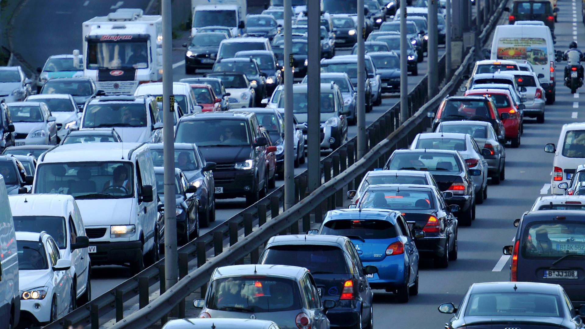 Osterreiseverkehr: Vor allem heute und an Karfreitag drohen Staus