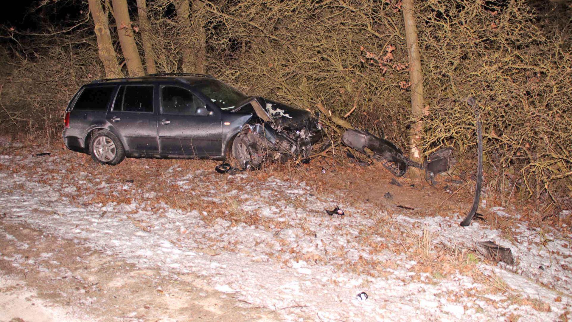 Bei Grabow: 20-jähriger Autofahrer nach Unfall leicht verletzt
