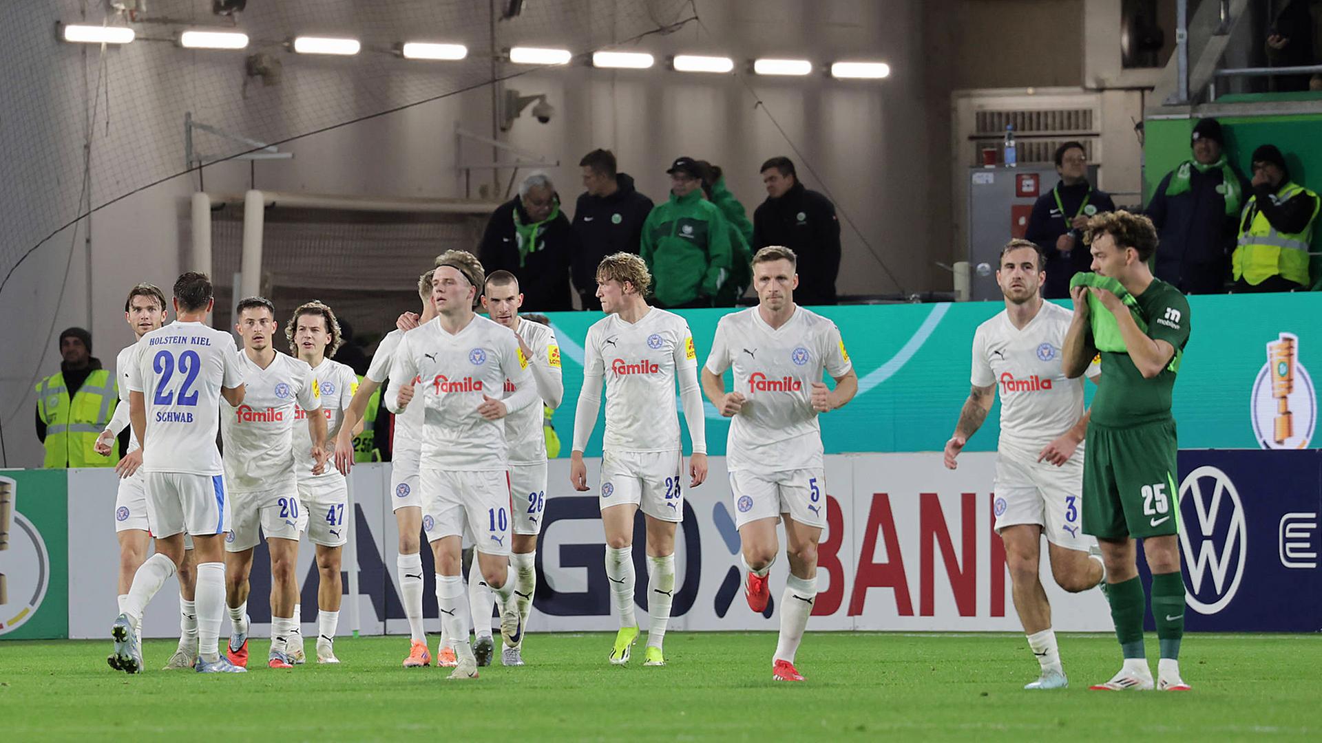 Überraschung in Wolfsburg! Holstein Kiel schockt den VfL und ist eine Pokalrunde weiter