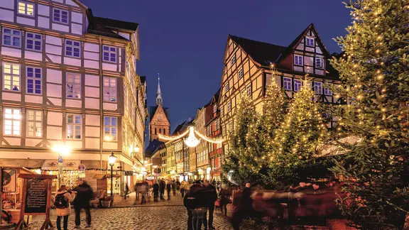 Blick auf den Weihnachtsmarkt in der Altstadt von Hannover.