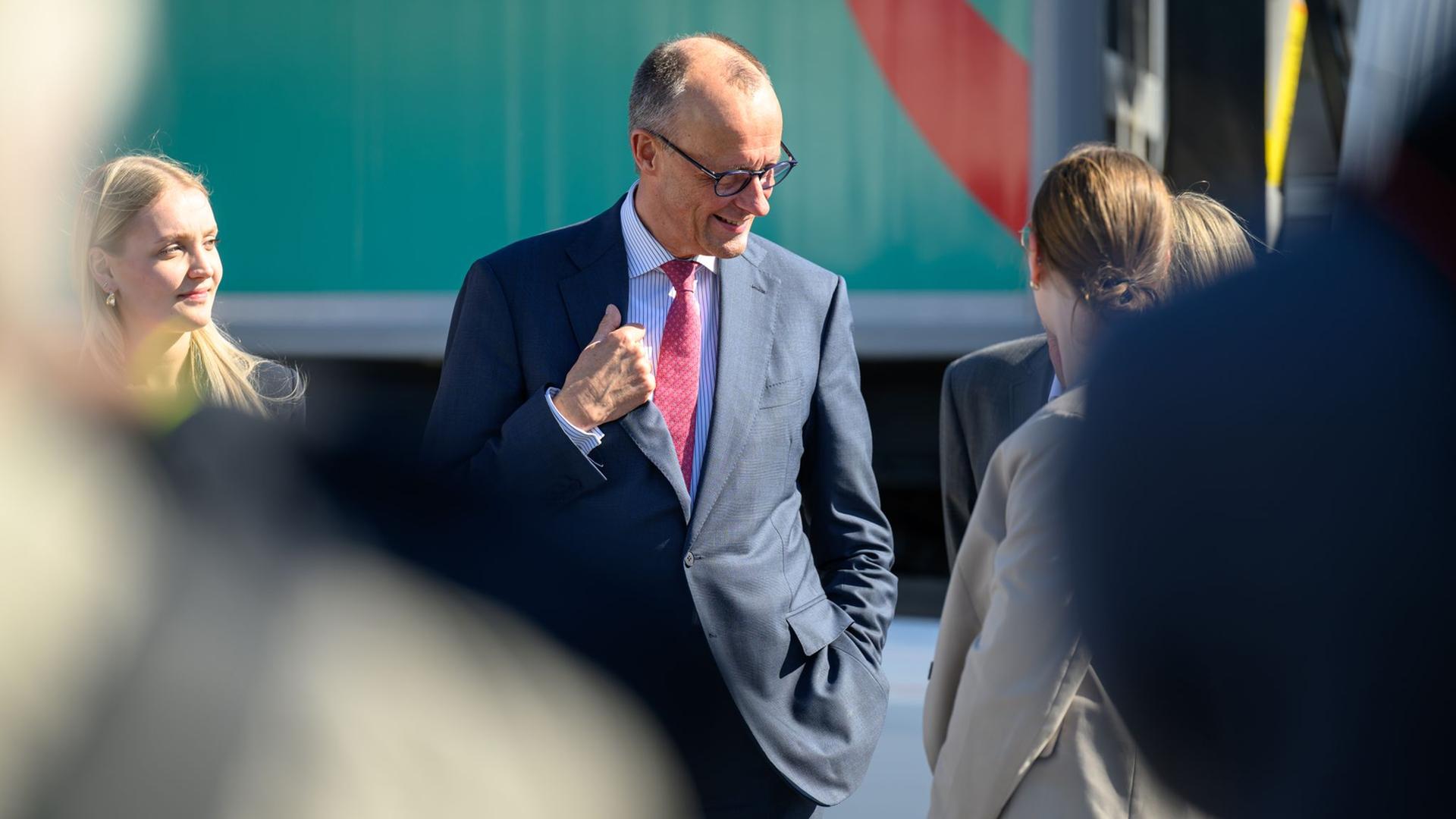 Konferenz in Emden: Merz fordert Tempo bei maritimer Sicherheit