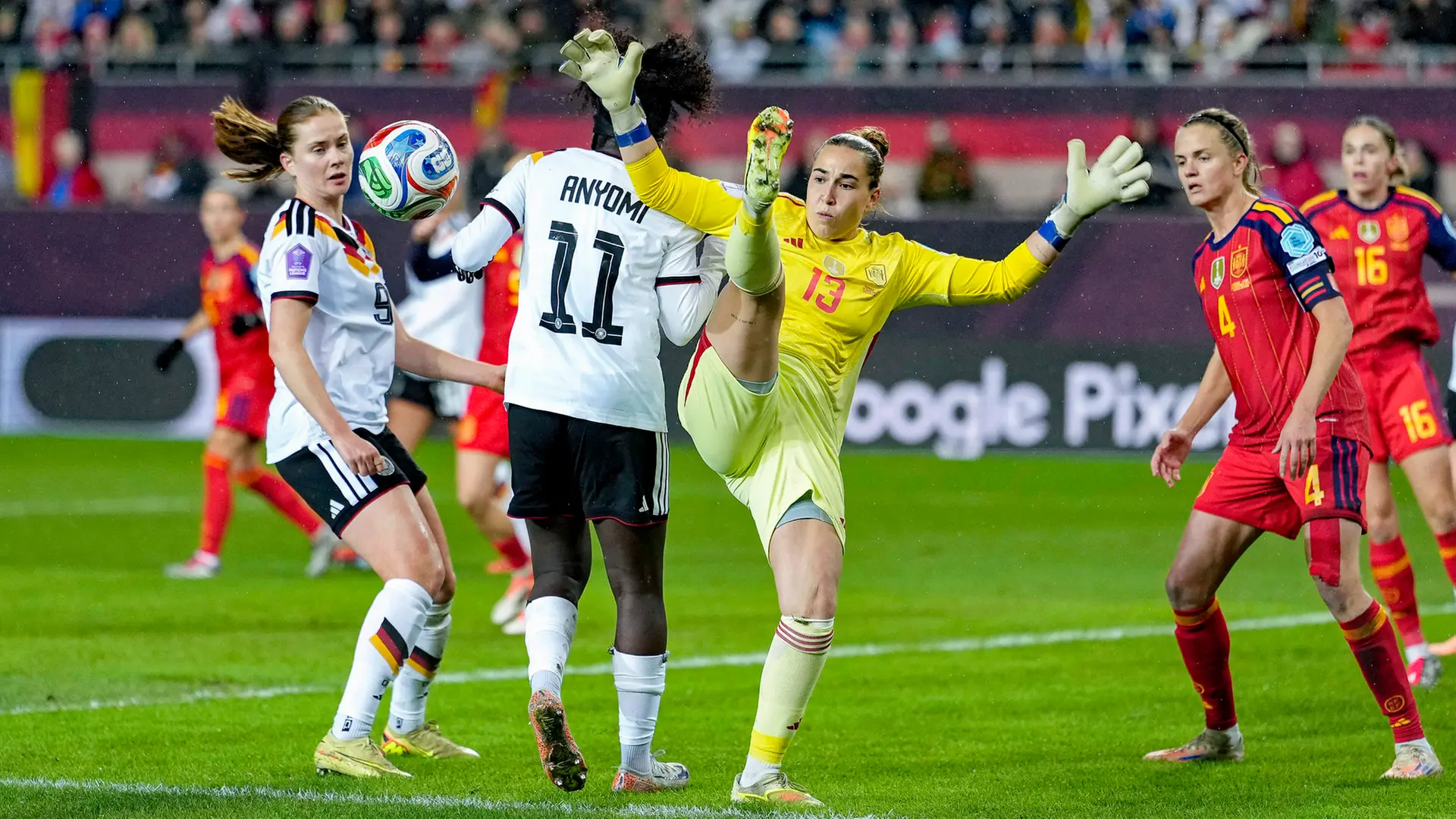Trotz vieler Chancen: DFB-Frauen im Hinspiel gegen Spanien torlos