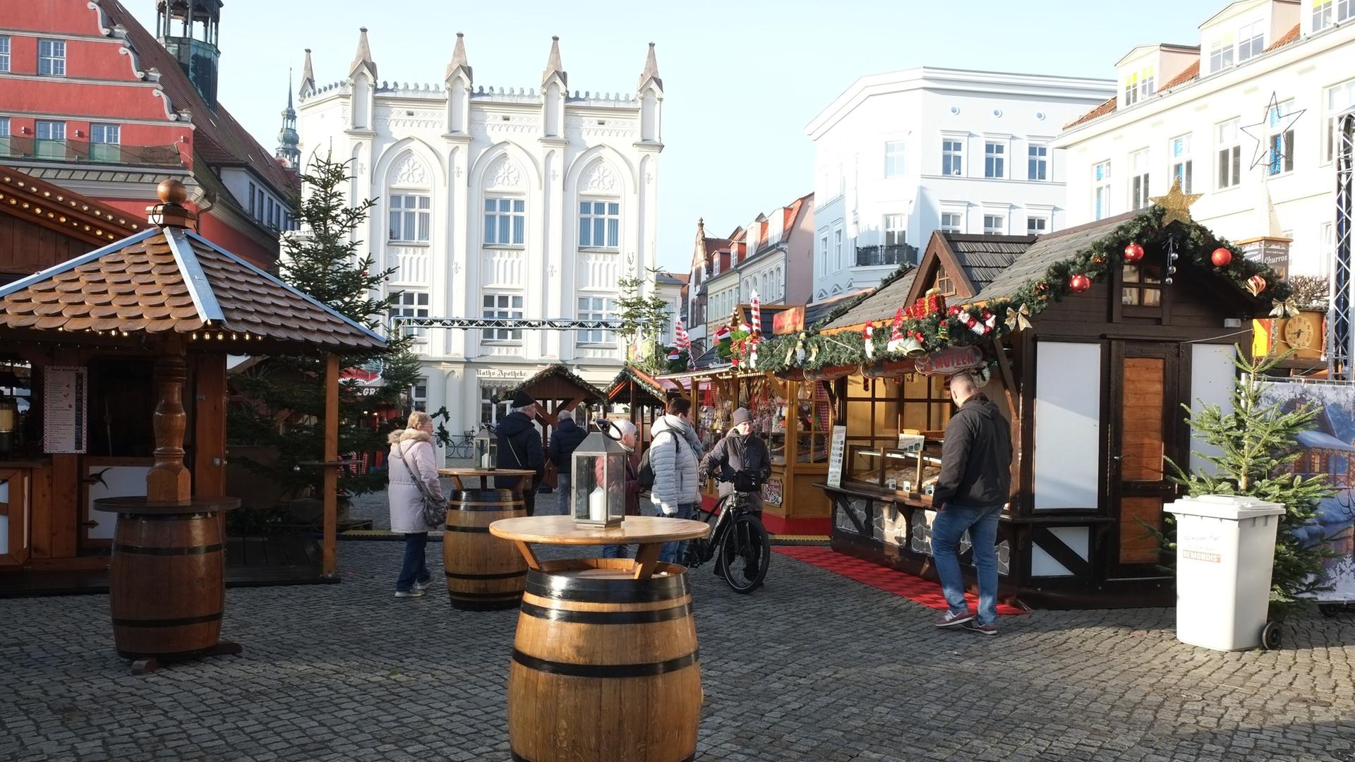 Greifswald: Weihnachtsmarkt eröffnet